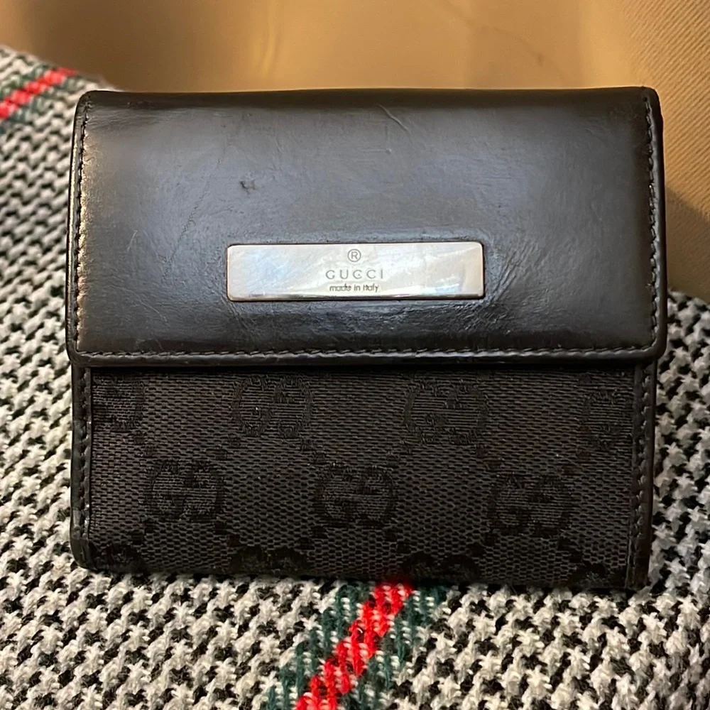 Authentic Vintage Gucci wallet